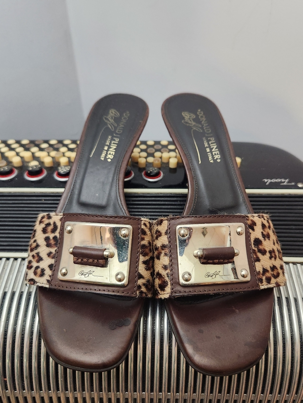 CUTE DONALD J PLINER CHEETAH PRINT CALF HAIR KITTEN HEEL OPEN TOE HEELS SZ 7 - Picture 3 of 7
